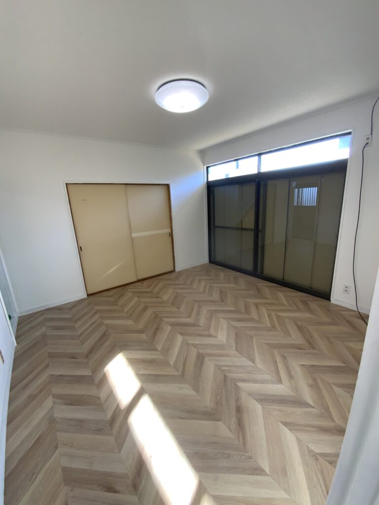 Y様邸 | 床の張り替え、壁紙張り替え、洗面台入れ替え、トイレ入れ替え