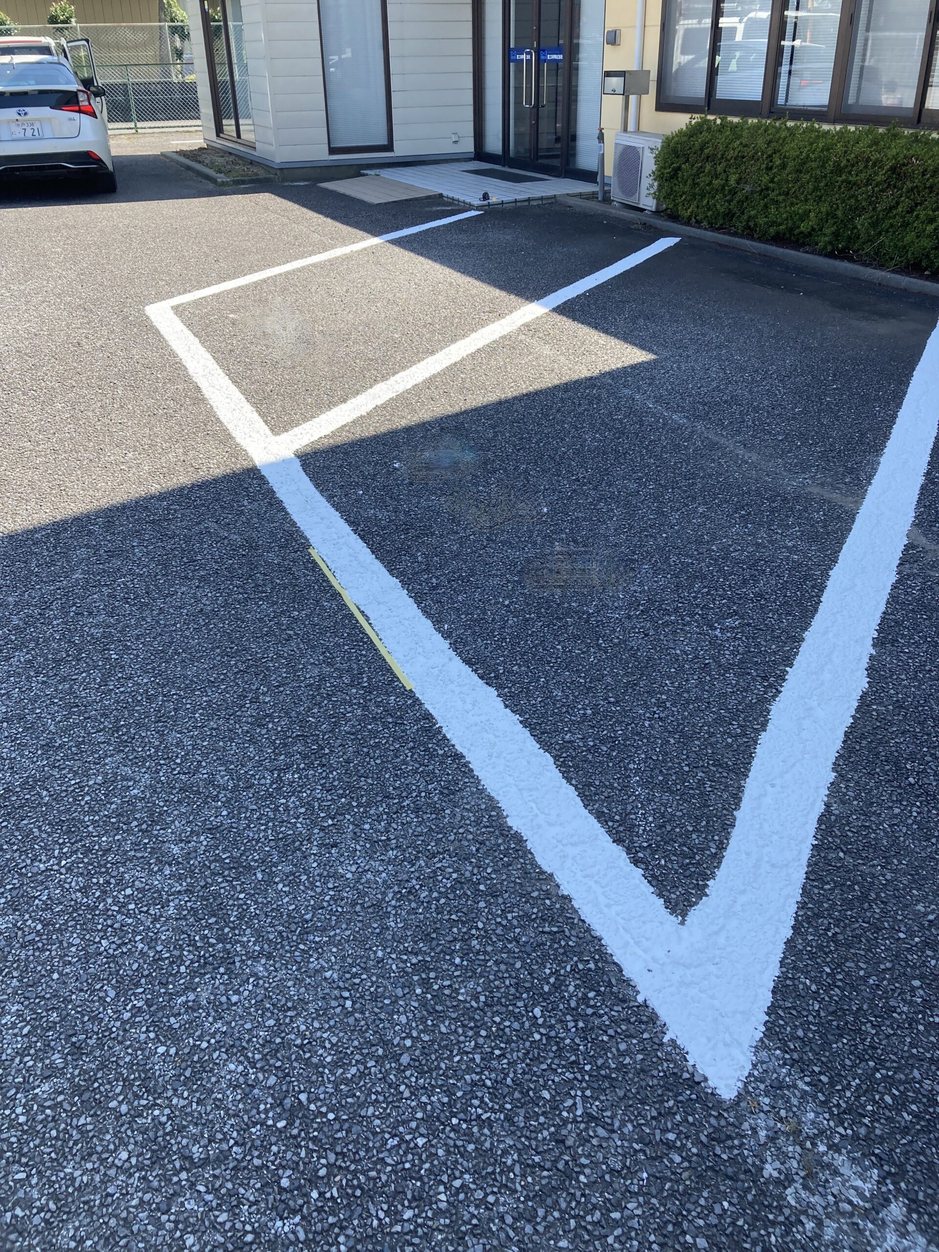 水戸市｜事務所駐車場の白線引き直し コスパ重視の施工提案