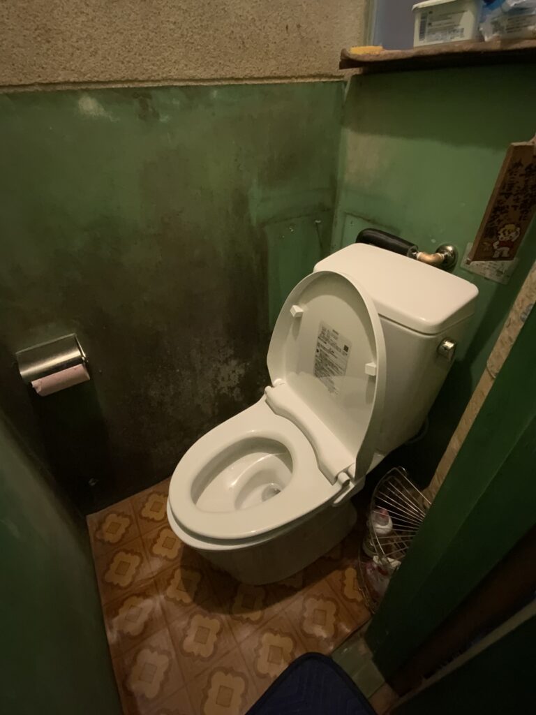 水戸市｜トイレリフォーム【暖房便座のための配線工事】