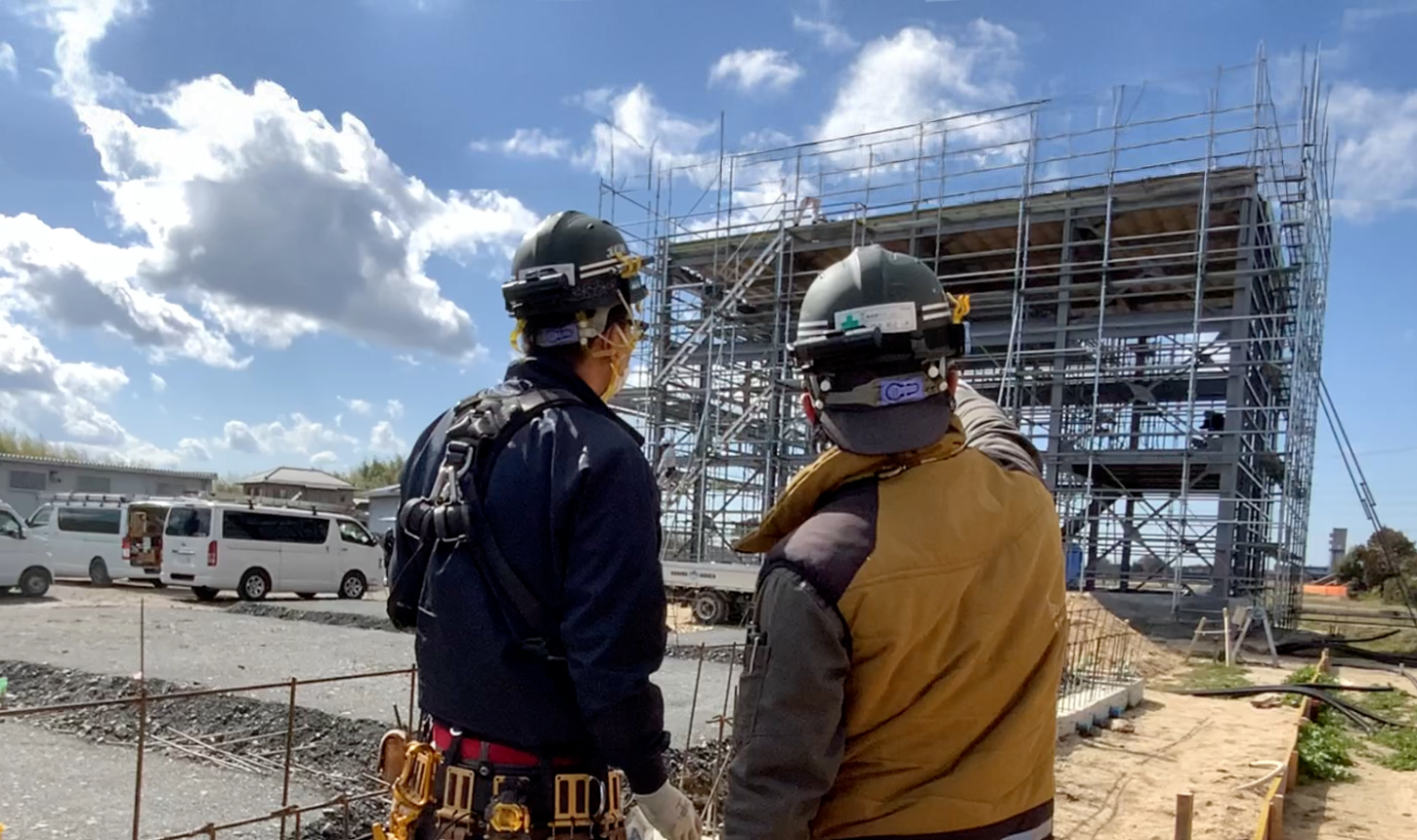 住宅設備工事に携わるスタッフ