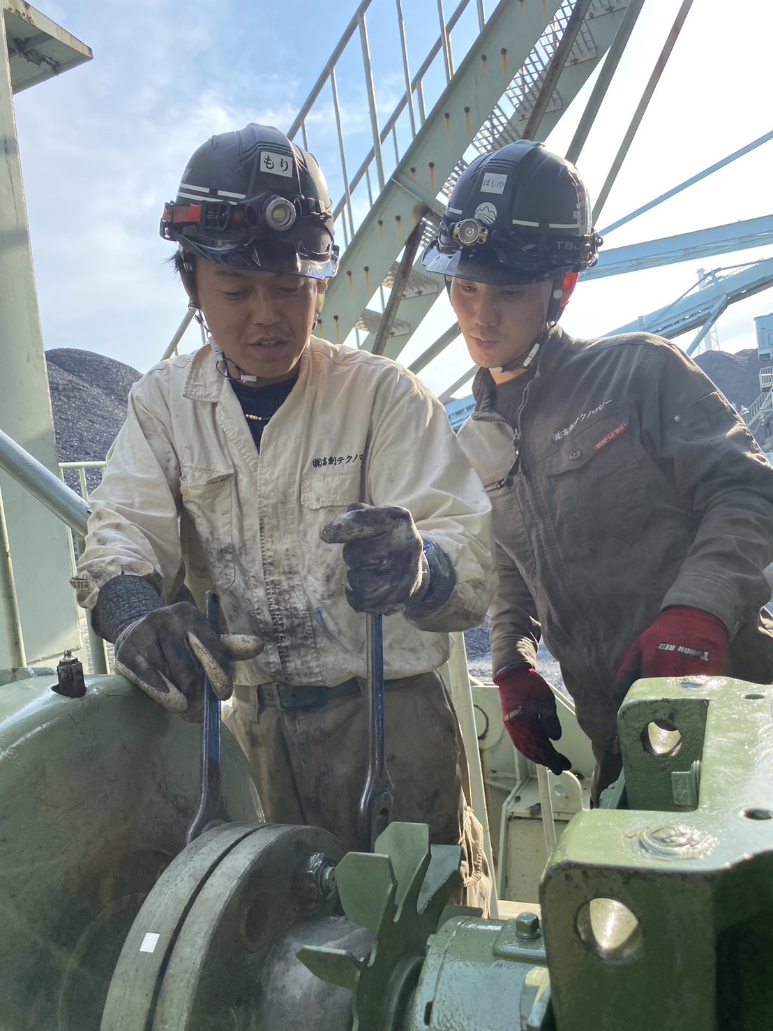 社内教育や作業指導の様子